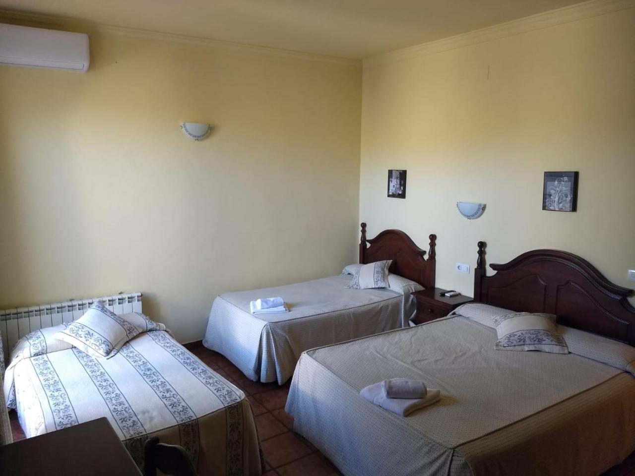 Hostal Nicol'S Hotel Luque Eksteriør billede
